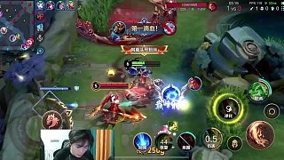 看似孤身一人，實則與塔雙排