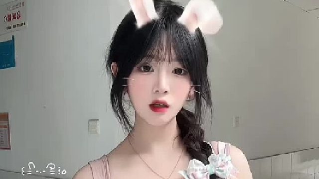 以为我在演，其实我在