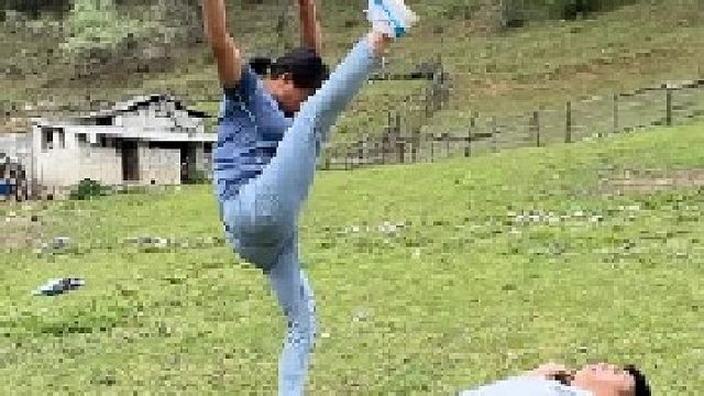 冷美人隐居深山老林的功夫大师，练就一身本事震撼无数网友