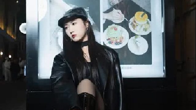 用400元的饼干镜头搭讪美女拍街头闪光人像