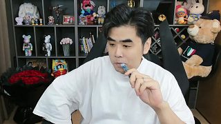 朱開破防怒噴BLG：真垃圾！這BP誰想出來的，AD先選EZ？