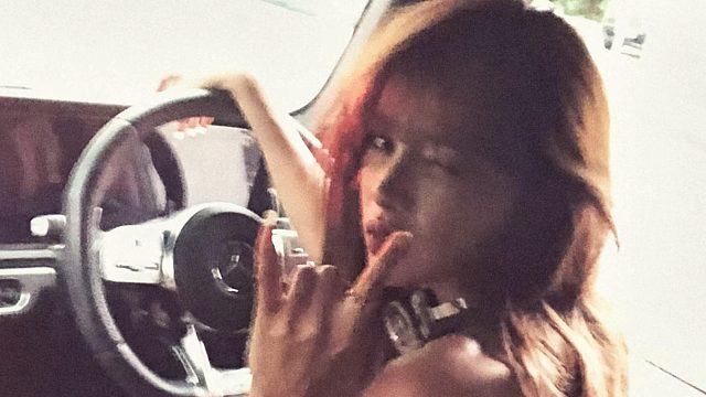 单手开大G的女人