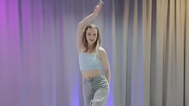 俄罗斯姑娘才艺表演24.04.08_烤肉(维多利亚)01