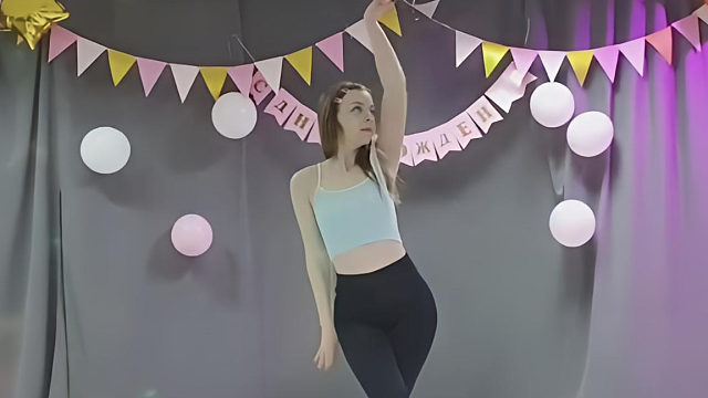 俄罗斯姑娘才艺表演24.04.08_烤肉(维多利亚)04