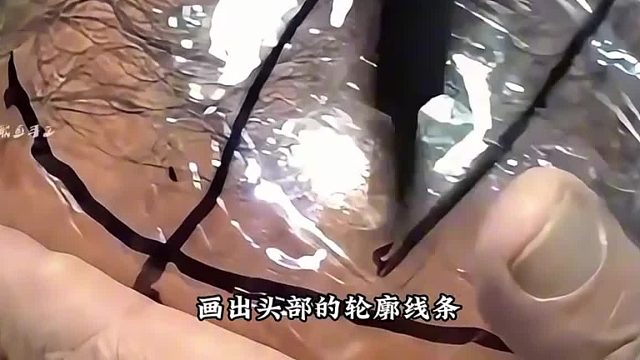 工匠徒手为顾客量身定制舒适契合的假发，真是涨见识了