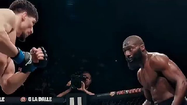 这家伙的脚怎么了？