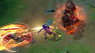 ADC吃了半天經(jīng)濟扭頭A隊友去了??！