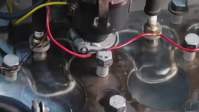 发动机高速运转时内部状态