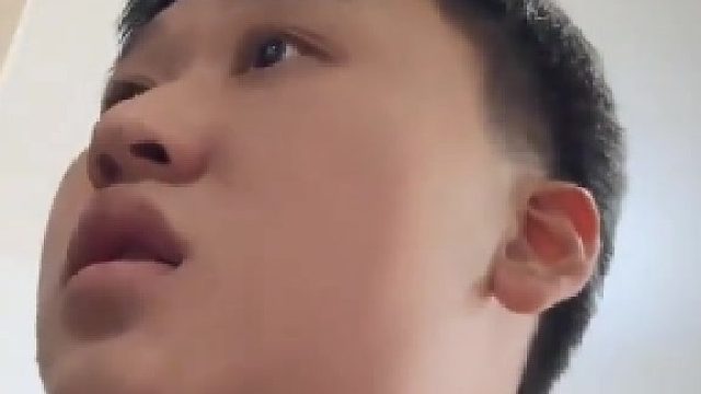 “直接说重点，磨磨唧唧的”