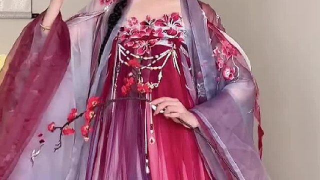 “原来不是她像我，而是我像她啊。”