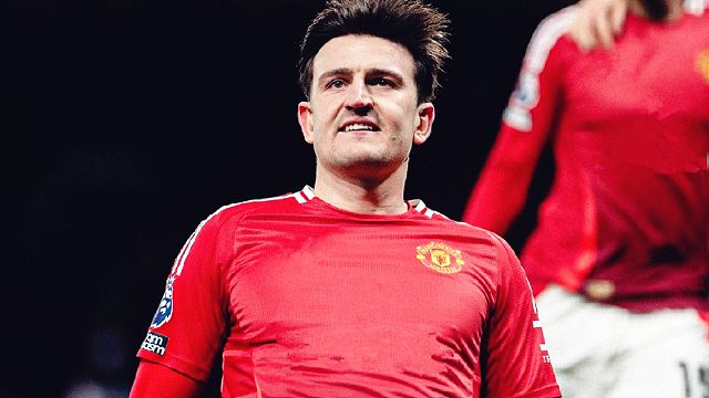 激情滑跪！曼联大救星：马奎尔头槌绝杀，送利物浦4连败