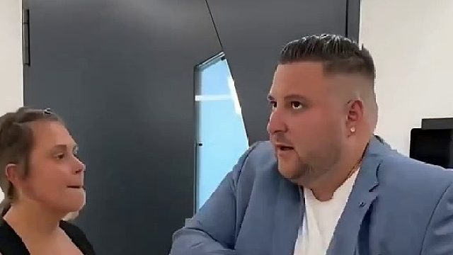 当男朋友下班很晚回到家时