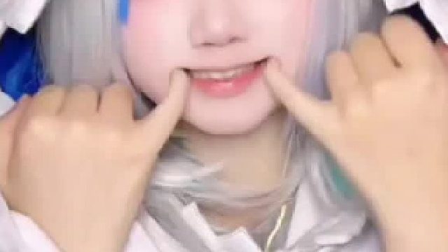 不是史迪奇，是可愛的小鯊魚gura!