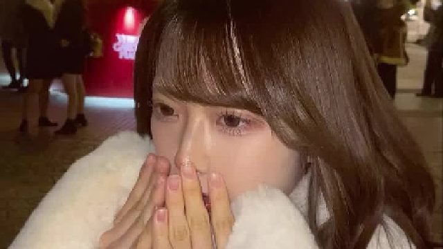 圣诞夜景・毛绒大衣少女可爱瞬间