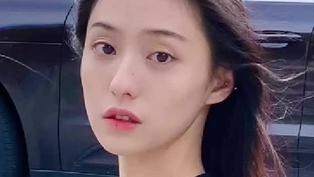 街头随性女孩的清冷氛围感暴击