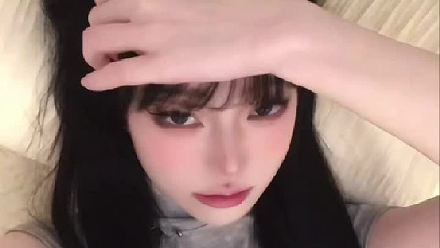 灰系纯欲风少女的慵懒氛围感自拍