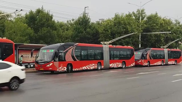 一批电动公交悄悄退回燃油车！电池退役潮狠狠打了谁的脸？