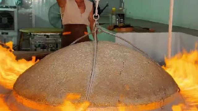 筠连碳烤月饼，5分钟一锅，一天烧1200斤碳