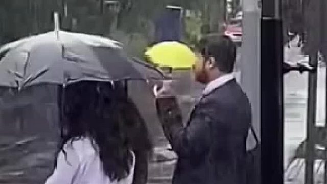 爱情这玩意也就男人还在死守