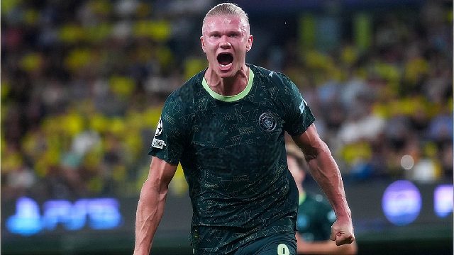 太轻松！哈兰德机警抢射连续12场破门，曼城球迷表情淡定