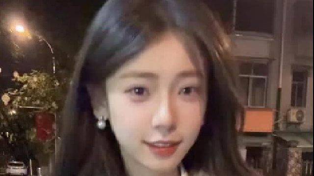 在发财和发光中，选择了发视频