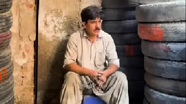 巴基斯坦师傅翻新维修轮胎表面花纹全过程