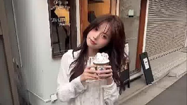 樱花树下的温柔少女，春日浪漫感直接焊在身上