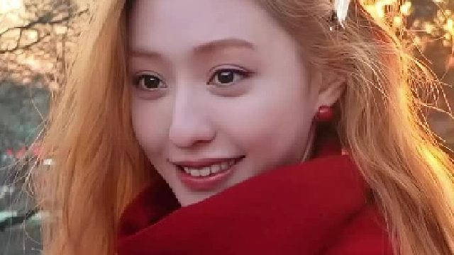 红发配萌猫，这治愈感谁扛得住