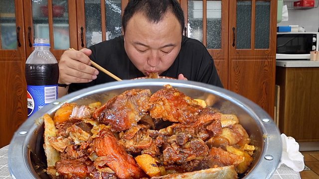 天冷了，来一锅热乎乎的铁锅炖吧。