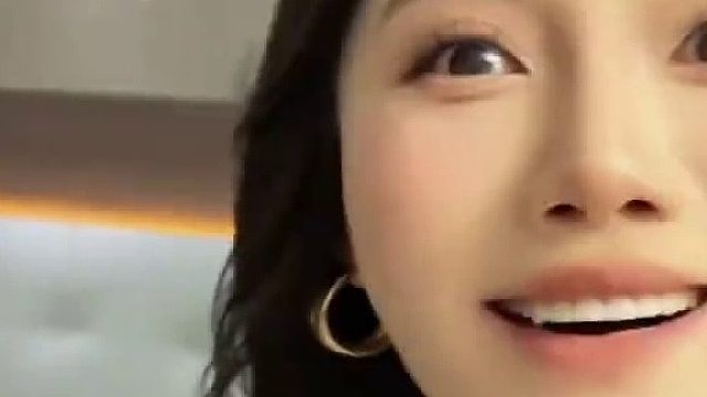 在窗台看别人家电视