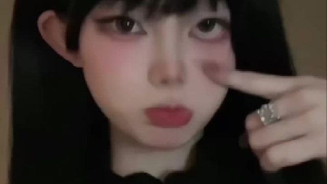 纯黑穿搭耍帅，酷妹气场绝绝子