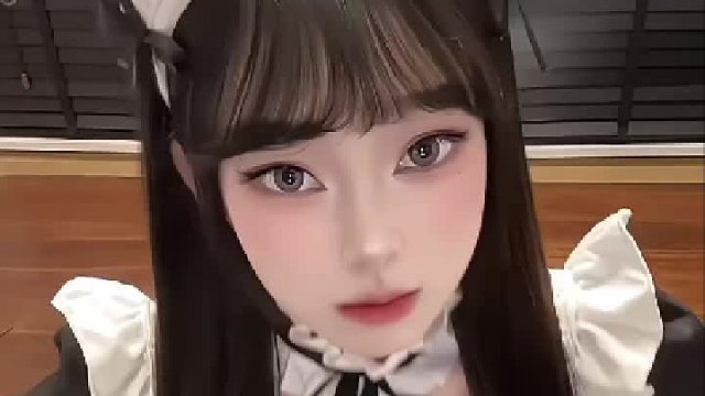 女仆装萌妹，元气姿态，心动值狠狠拿捏