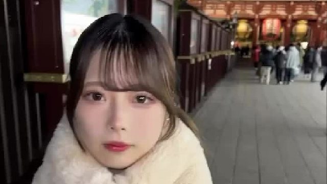 毛绒围巾少女，冬日温柔感直接焊在身上