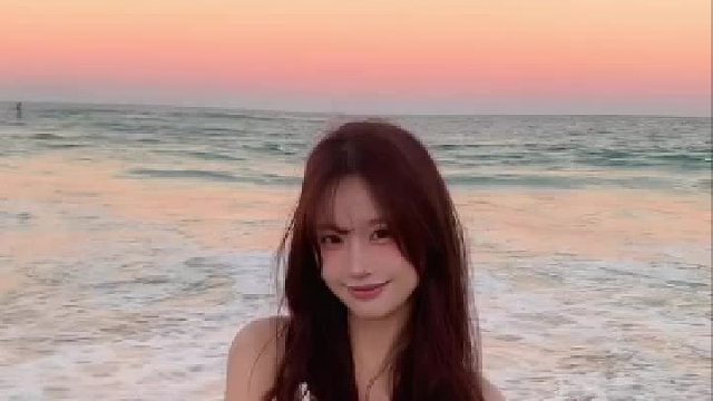 海边比基尼少女，夏日性感风狠狠飙升