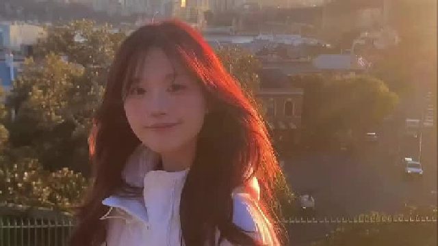 日落 citywalk 少女，慵懒氛围感直接封神