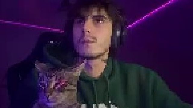 小猫变身奶妈打瓦,5连击变身王牌精锐！