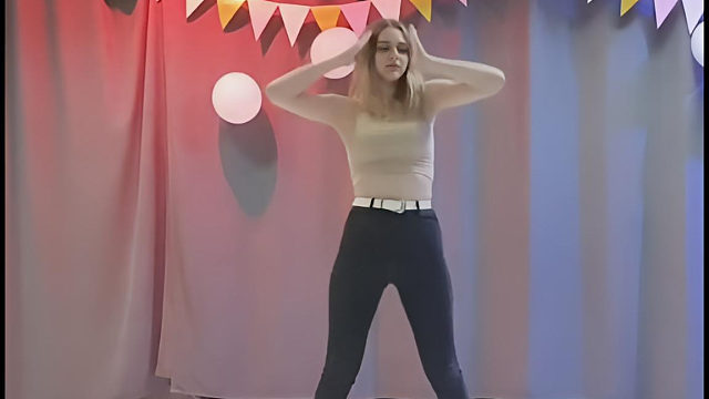 俄罗斯姑娘才艺表演24.04.11_梦露01