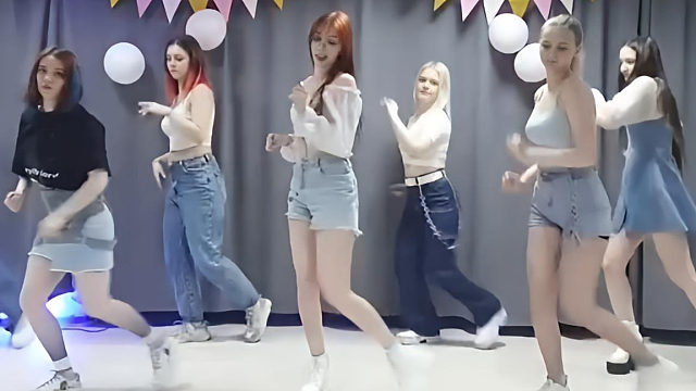 俄罗斯姑娘才艺表演24.04.12_集体舞01