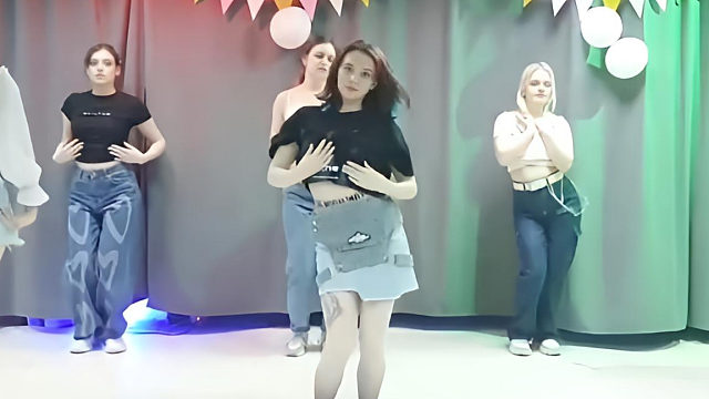 俄罗斯姑娘才艺表演24.04.12_集体舞05