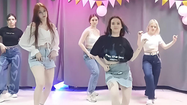 俄罗斯姑娘才艺表演24.04.12_集体舞07