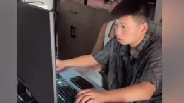 宿舍里不能养变色龙的，知道吗，同学