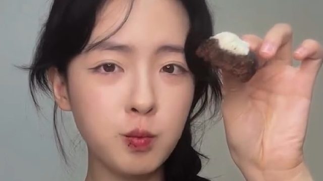 今天是久违的布朗尼吃播