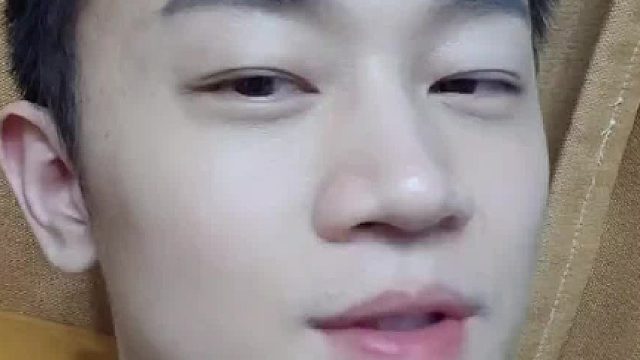 所以两个从来不彼此撩拨的人，相处的再好也只是落个你更适合做朋友的下场。