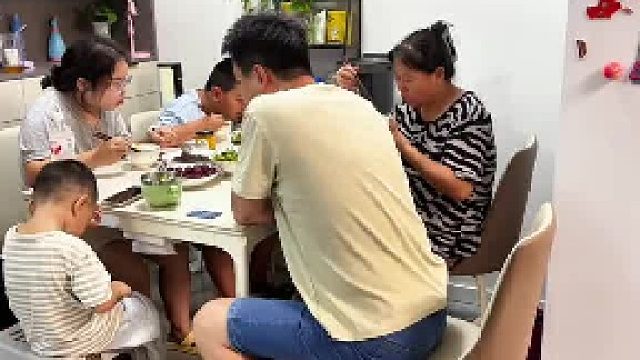 什么是低端家庭？你去他们家吃一顿饭就知道了。