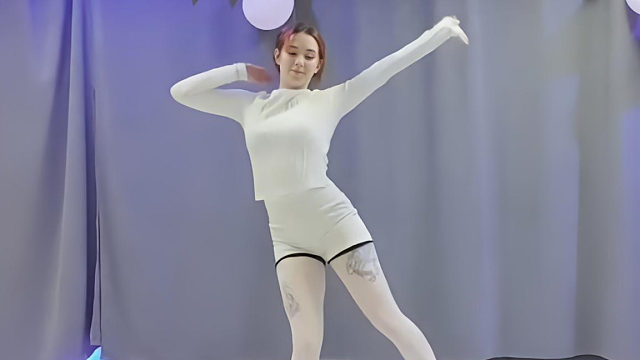 俄罗斯姑娘才艺表演24.04.13_小逗比(安娜)