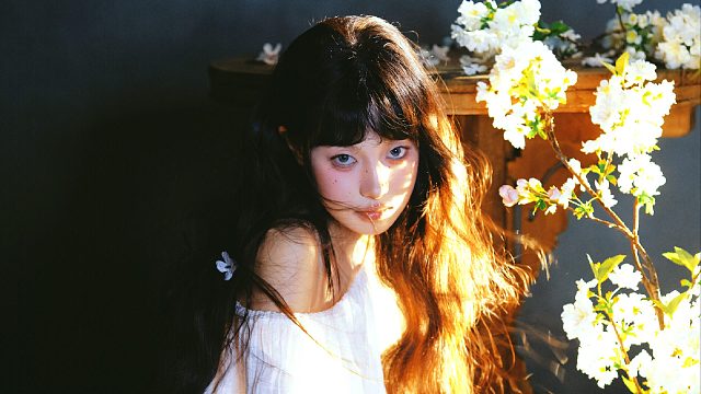 屏幕里vs成片丨一束光带来的清冷氛围...