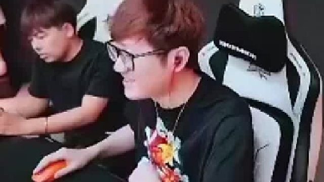 老白看左手狙神陈子豪残局1v5，豪哥碉爆了！