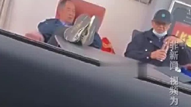 女子连续三次没带开门蓝牙，要求保安帮忙开门