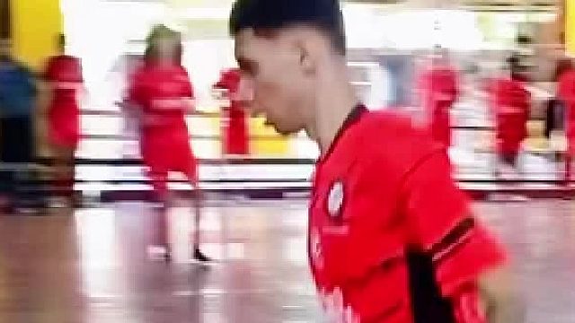 球员被侵犯裁判助纣为虐队长仗义出手