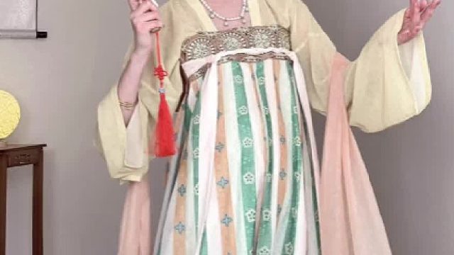 妈呀！穿汉服撑油纸伞也太好看了吧啊啊啊！